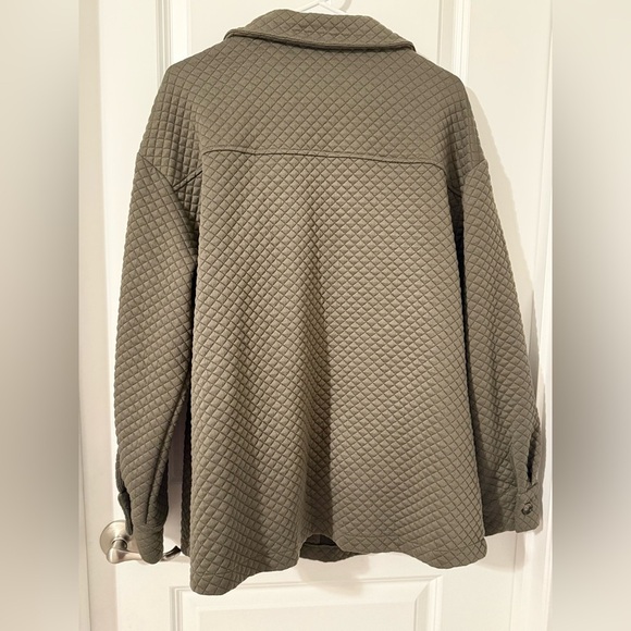 Women’s Quilted Design Olive Green Shacket, size XL - Picture 7 of 8
